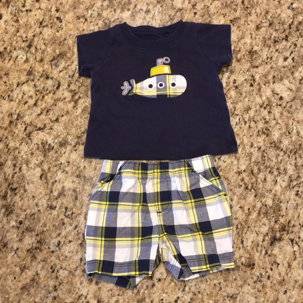 🎪Carters 6 mo top and shorts🎪
